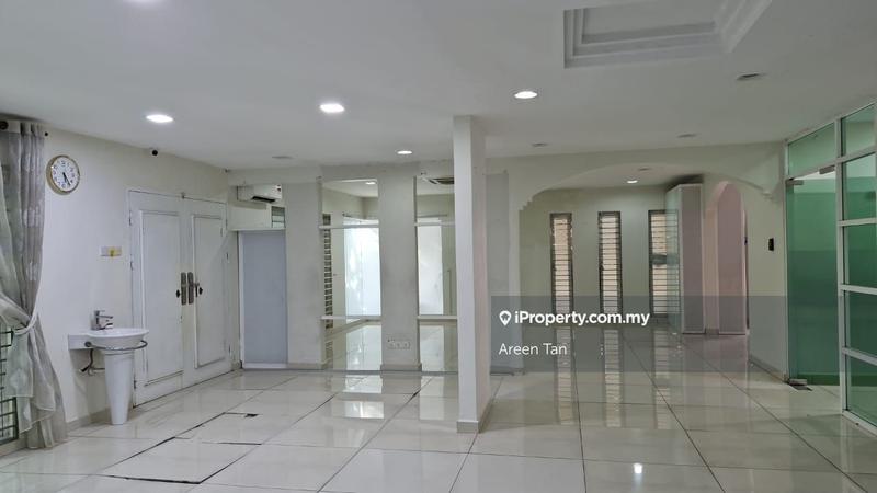 Semi-detached House For Sale in Klang Selangor