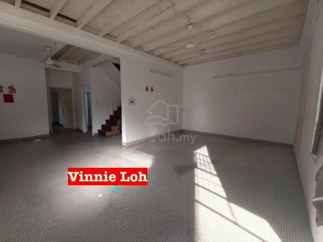 Semi-detached House For Rent in Greenlane Penang