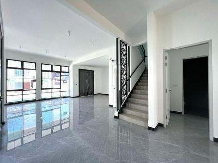 Semi-detached House For Sale in Tampoi Johor - Image 9