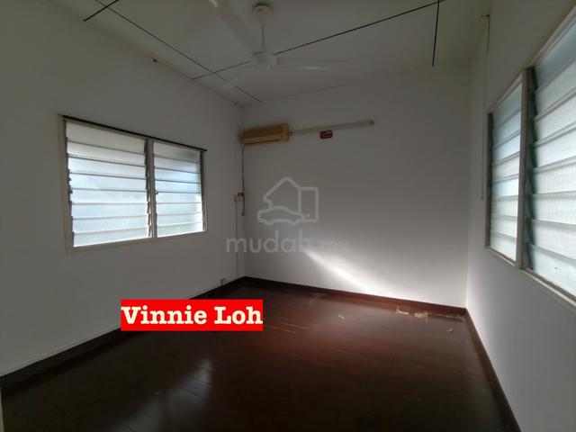 Semi-detached House For Rent in Greenlane Penang - Image 11