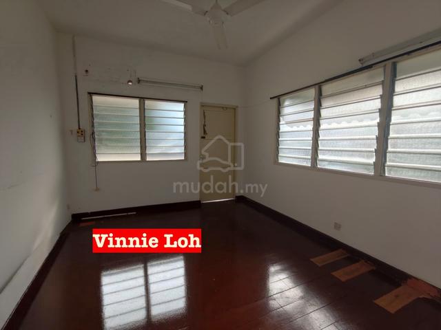 Semi-detached House For Rent in Greenlane Penang - Image 9