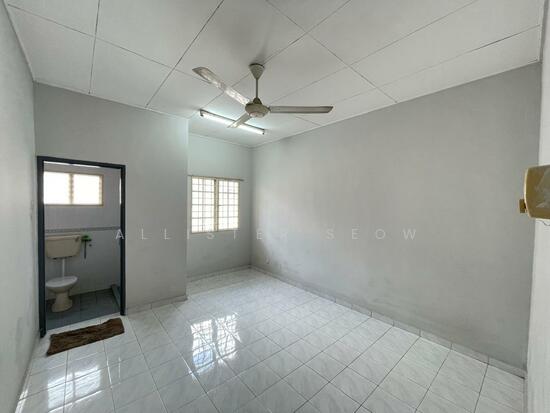 2-sty Terrace/Link House For Rent in Shah Alam Selangor - Image 8