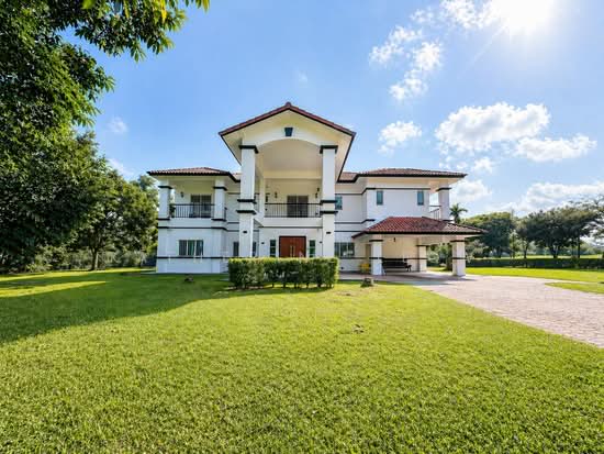 Bungalow For Rent in Gelang Patah Johor - Image 8